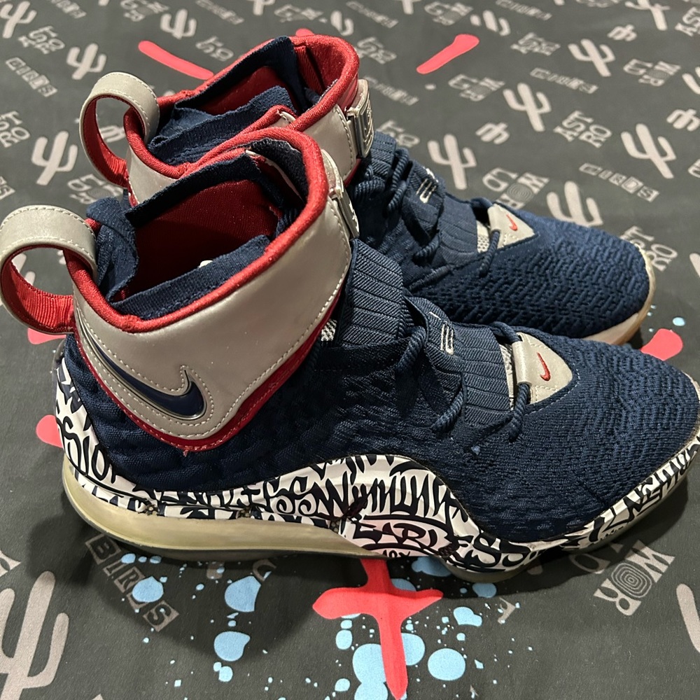 Nike LeBron 17 graffiti